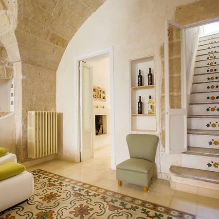 Explore The Historic City On Foot From An Old Town House Lecce Exteriör bild