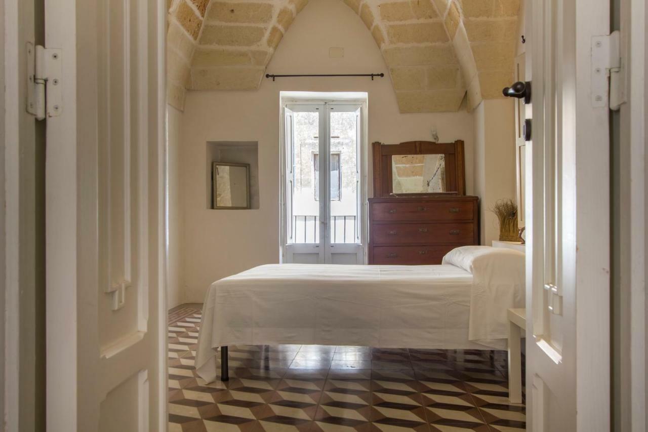 Explore The Historic City On Foot From An Old Town House Lecce Exteriör bild