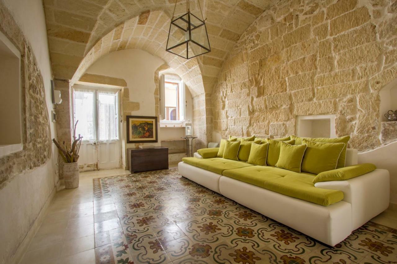 Explore The Historic City On Foot From An Old Town House Lecce Exteriör bild
