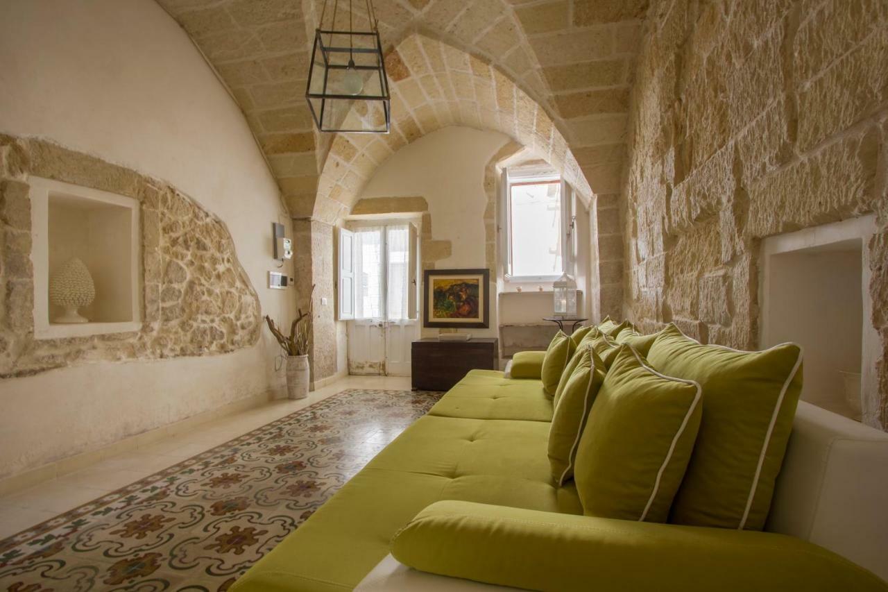 Explore The Historic City On Foot From An Old Town House Lecce Exteriör bild