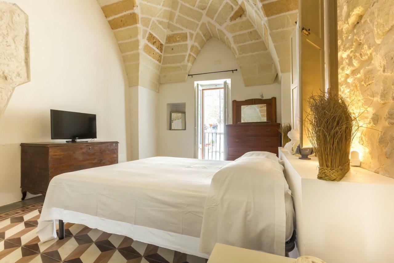 Explore The Historic City On Foot From An Old Town House Lecce Exteriör bild