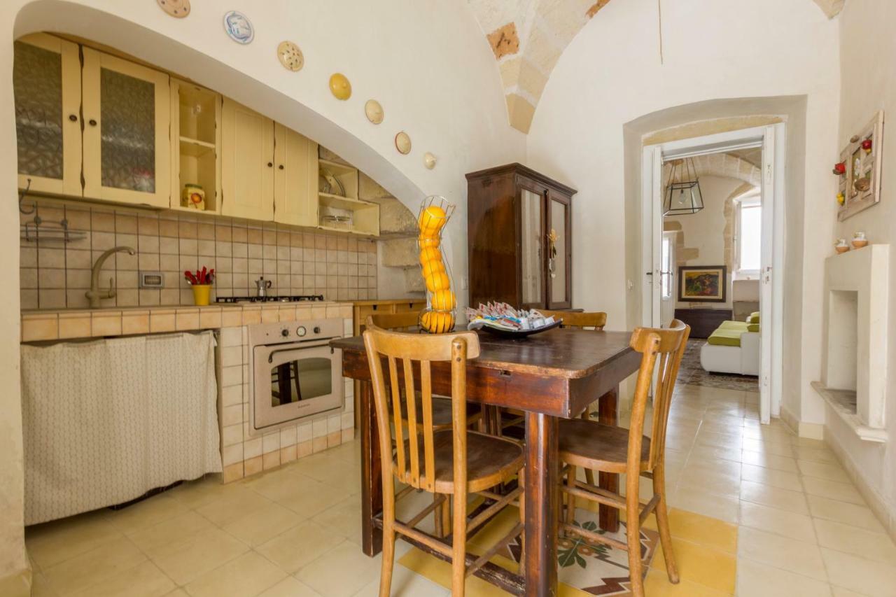 Explore The Historic City On Foot From An Old Town House Lecce Exteriör bild
