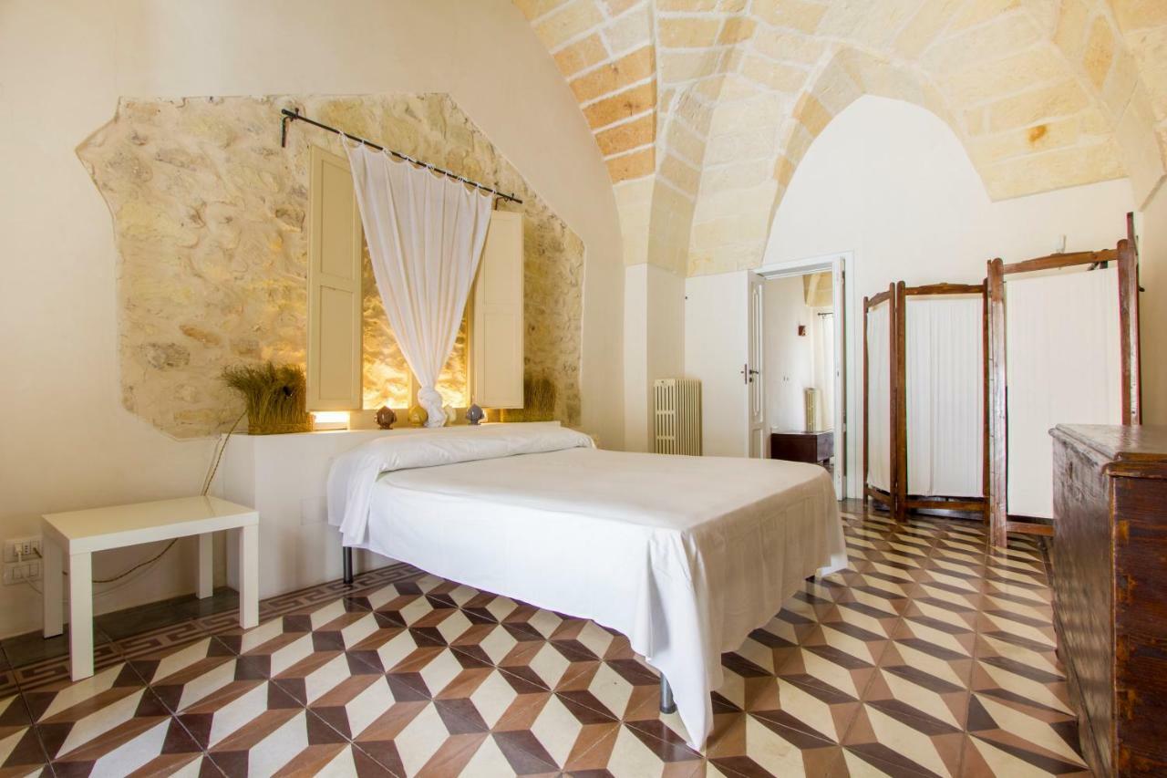 Explore The Historic City On Foot From An Old Town House Lecce Exteriör bild